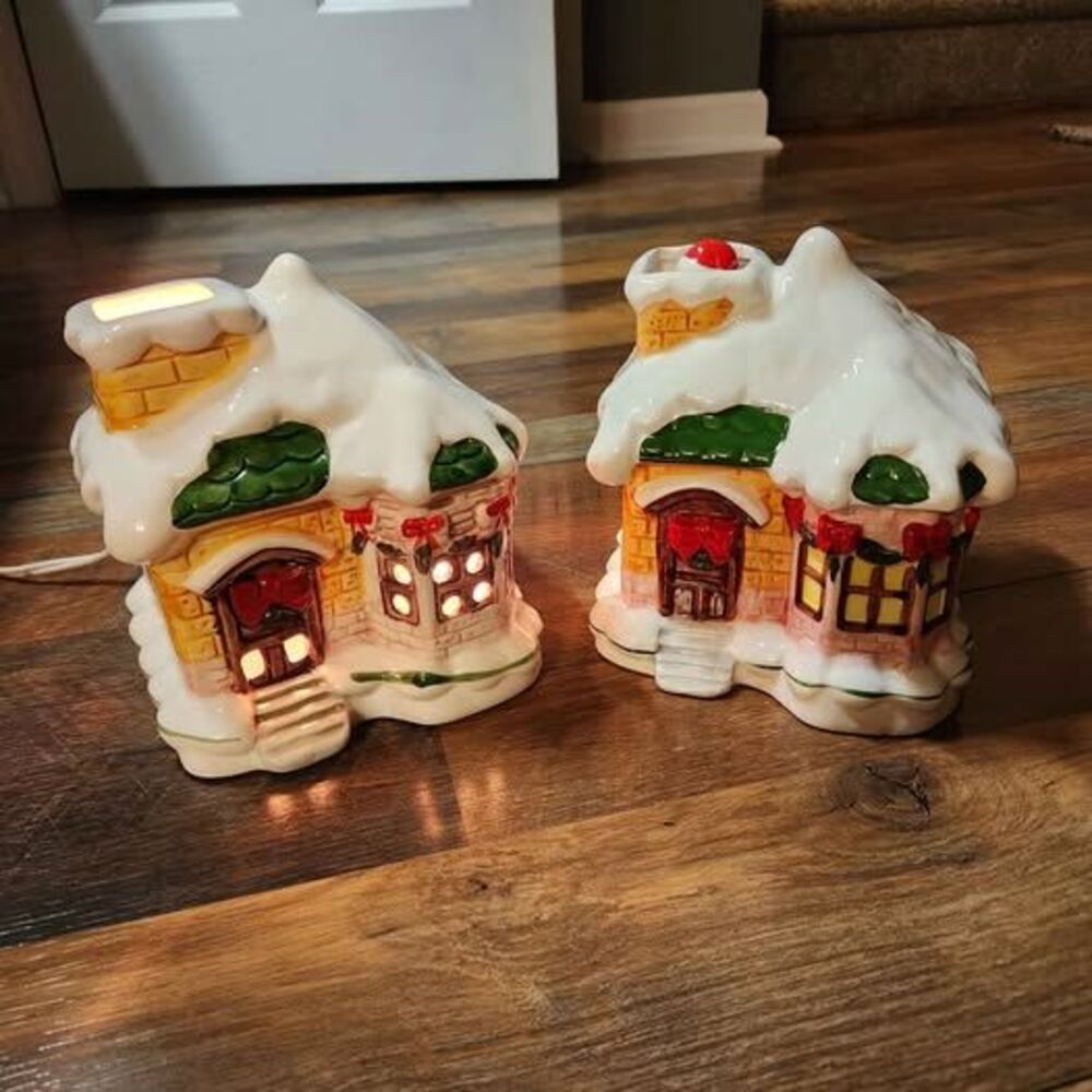 Vtg Lighted Snowhouse & Music Box Snowhouse Set For Christmas Around The World w